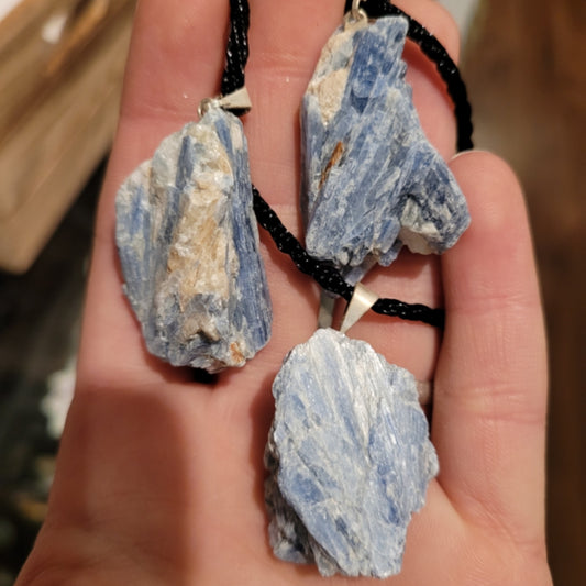 Pendant Raw Blue Kyanite